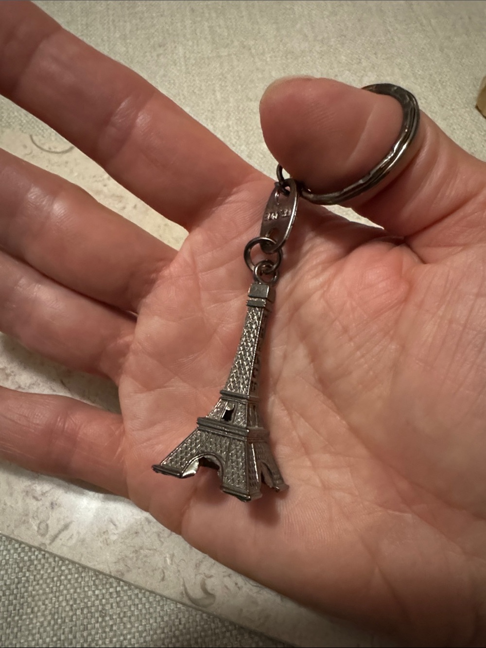 New Eiffel Tower-Paris Key Chain-Metal-Silver Toned - Picture 12 of 13